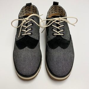 TOMS MEN’S VIBRAM SOLE BROGUES. Size 9